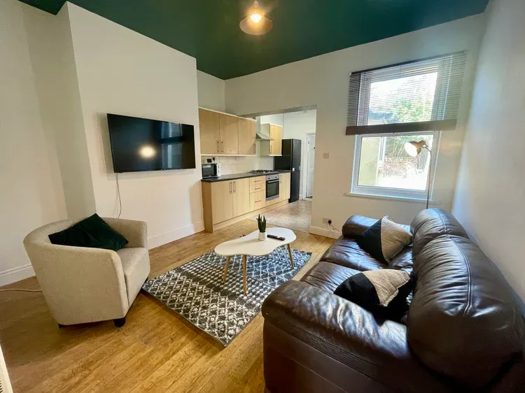 Gaunt St // 3 Bed // JULY 2026 - Main Image